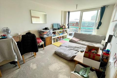 2 bedroom flat for sale, Tilley Road, Feltham, TW13