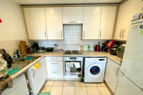 2 bedroom flat for sale, Tilley Road, Feltham, TW13