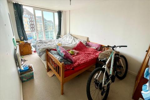 2 bedroom flat for sale, Tilley Road, Feltham, TW13