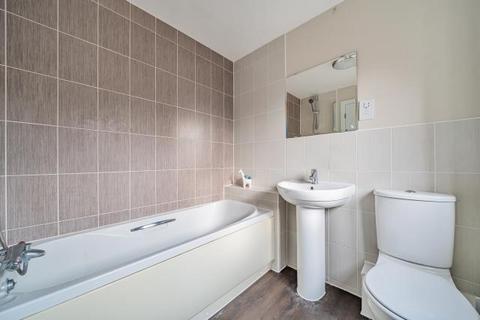 3 bedroom detached house to rent, Draper Crescent,  Wokingham,  RG40