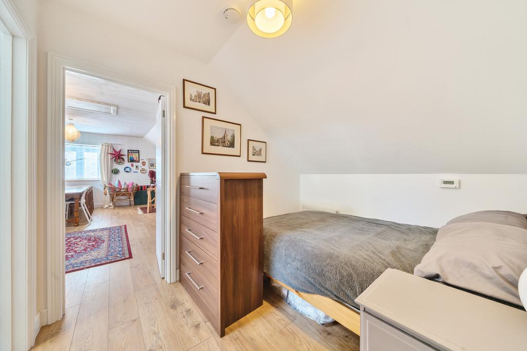 Annexe: Interconnecting Bedroom 2