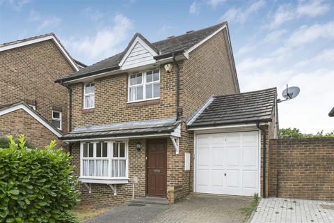 4 bedroom detached house to rent, Windmill Rise, Kingston Upon Thames KT2