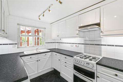 4 bedroom detached house to rent, Windmill Rise, Kingston Upon Thames KT2