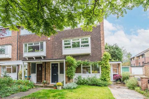 66 Kingfisher Drive, Richmond, TW10 7UE