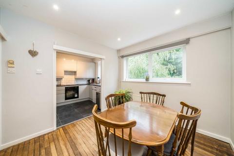66 Kingfisher Drive, Richmond, TW10 7UE