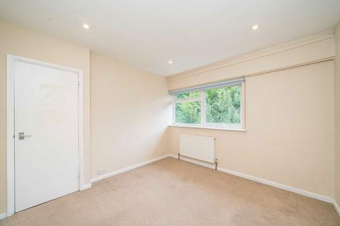66 Kingfisher Drive, Richmond, TW10 7UE