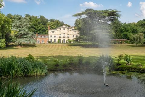 3 bedroom penthouse for sale, Moor Park House Way, Farnham, Surrey, GU10