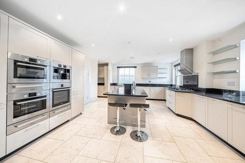 3 bedroom penthouse for sale, Moor Park House Way, Farnham, Surrey, GU10