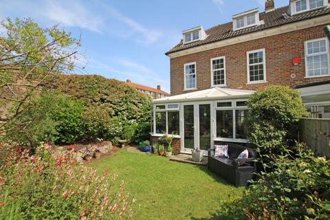 undefined, Chesterfield Gardens, Eastbourne, BN20 7NJ