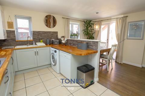 4 bedroom detached house for sale, Tinsley Avenue, Cradley Heath B64