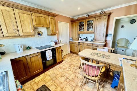 undefined, Chwilog, Pwllheli
