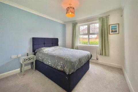 2 bedroom flat to rent, Westbourne