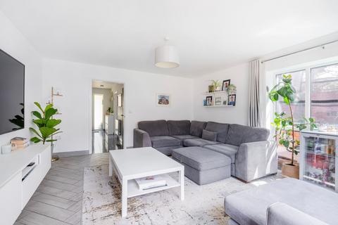 3 bedroom semi-detached house for sale, Le Safferne Gardens, Norwich
