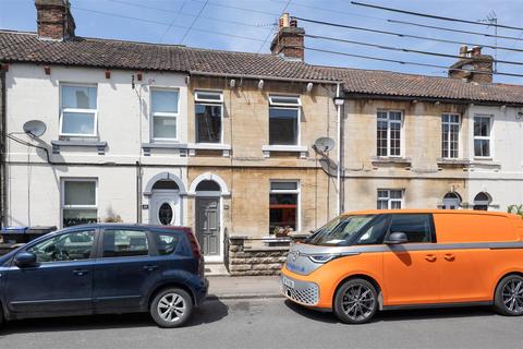 18 Gloucester Road, Trowbridge, BA14 0AA