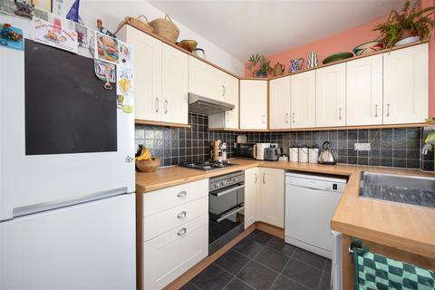 18 Gloucester Road, Trowbridge, BA14 0AA