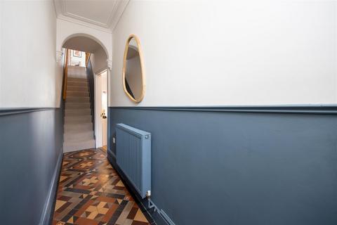 18 Gloucester Road, Trowbridge, BA14 0AA