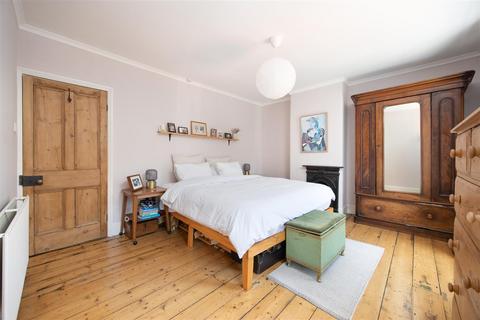 18 Gloucester Road, Trowbridge, BA14 0AA