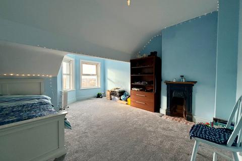 38 Belgrave Road, Fairbourne, LL38 2AZ