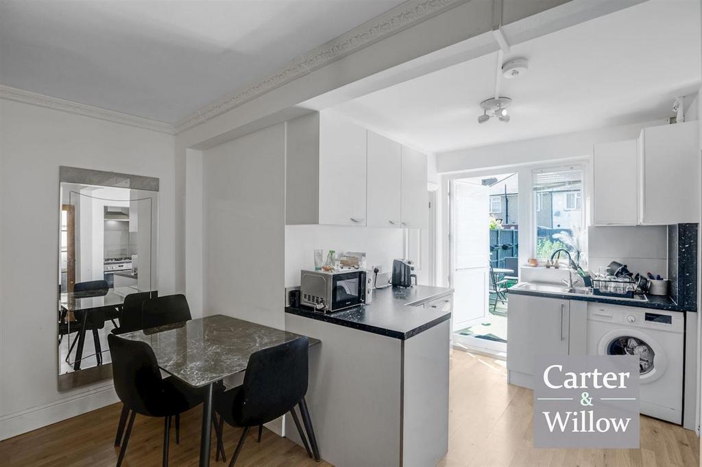 Kitchen/ dining