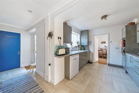 93 Arnhem Drive, New Addington, Croydon, CR0 0EE
