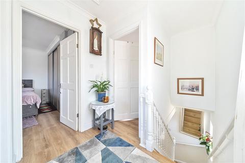 93 Arnhem Drive, New Addington, Croydon, CR0 0EE