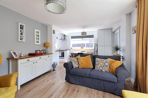 11 Maycroft Gardens, Carlton, Nottingham, NG3 6JW