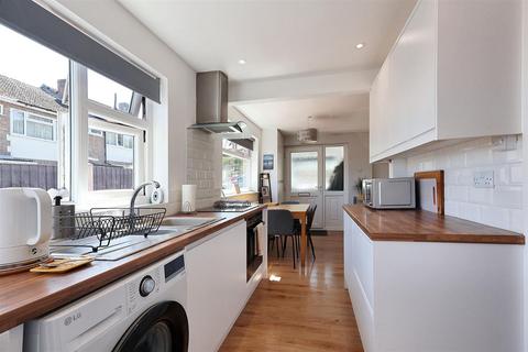11 Maycroft Gardens, Carlton, Nottingham, NG3 6JW