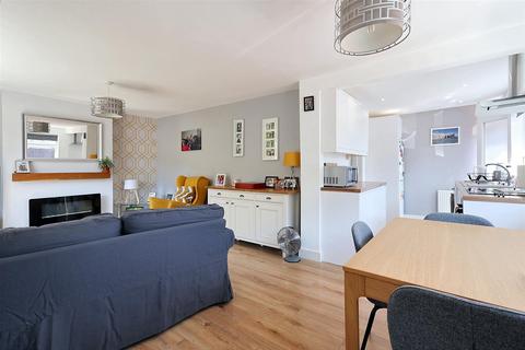 11 Maycroft Gardens, Carlton, Nottingham, NG3 6JW