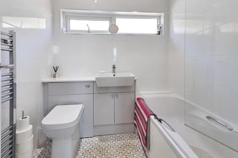 11 Maycroft Gardens, Carlton, Nottingham, NG3 6JW