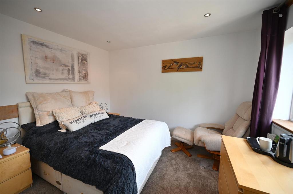 Bed4.1.JPG