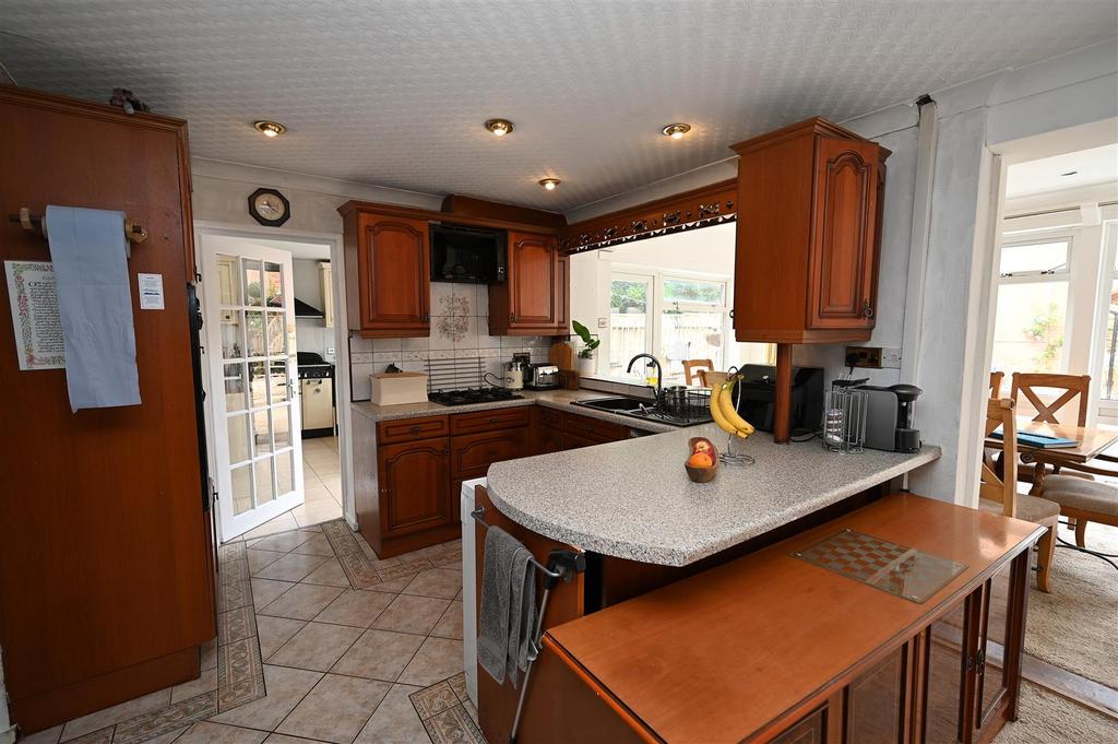 Kitchen1.JPG