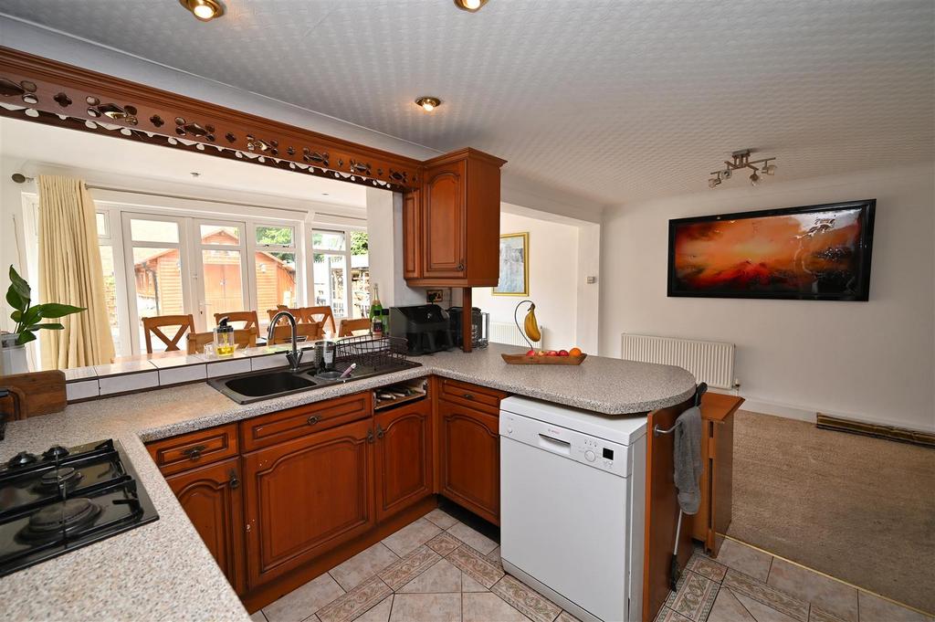 Kitchen2.JPG