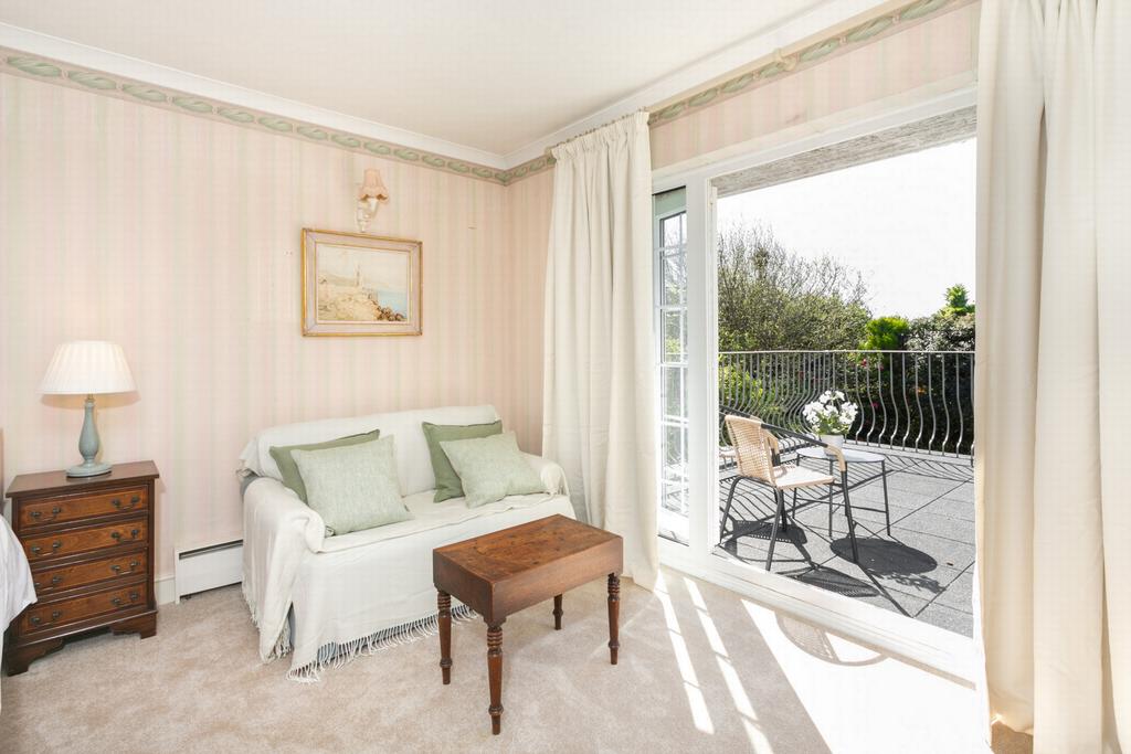Principal bedroom