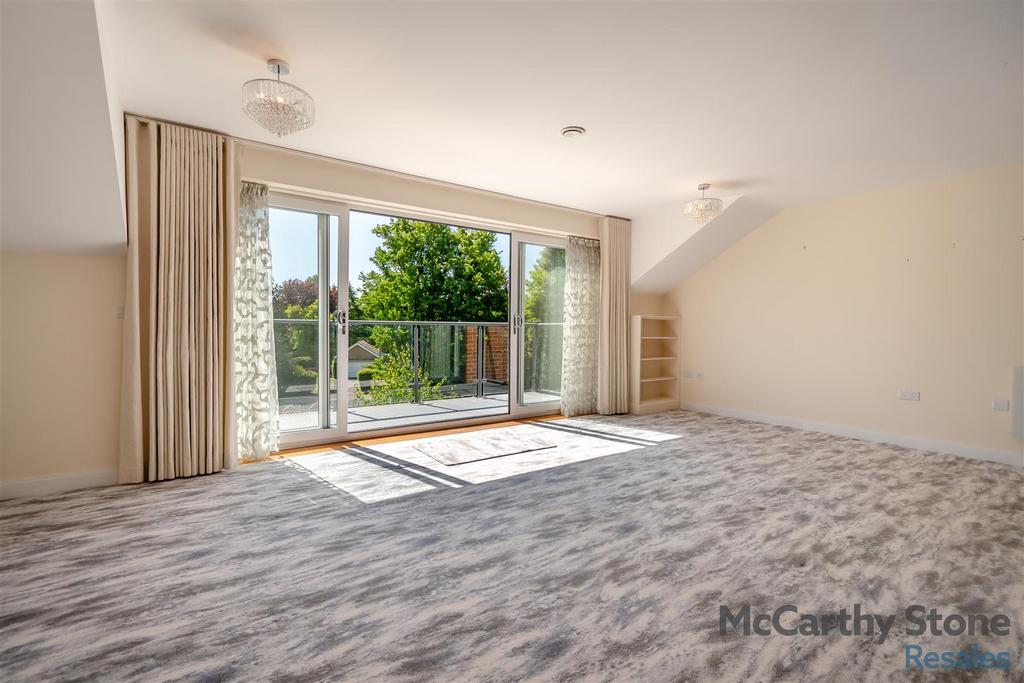 8646880-interior10.jpg