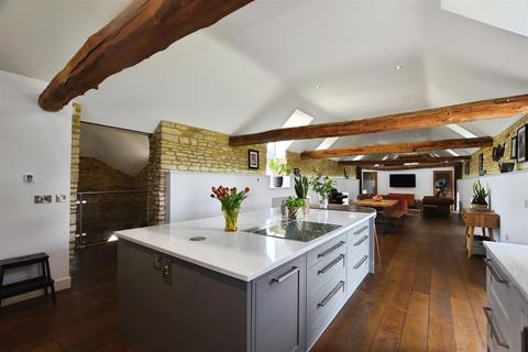 4 bedroom barn conversion for sale, Vergette Court, Market Deeping, Peterborough