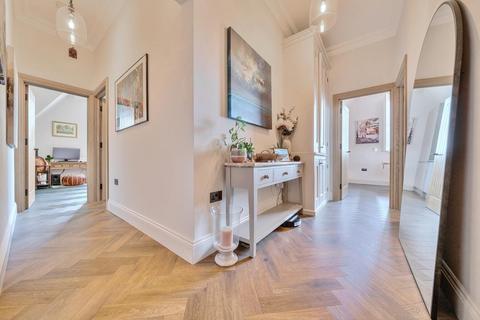 3 bedroom flat for sale, Cross Lanes, Guildford