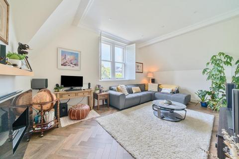 3 bedroom flat for sale, Cross Lanes, Guildford