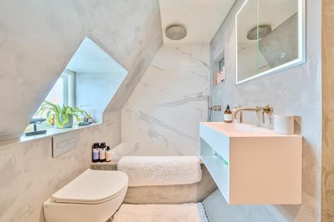 3 bedroom flat for sale, Cross Lanes, Guildford