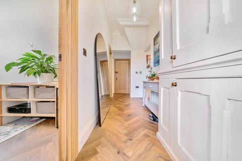 3 bedroom flat for sale, Cross Lanes, Guildford