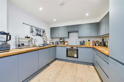 2 bedroom flat to rent, Lewisham Way, London SE4