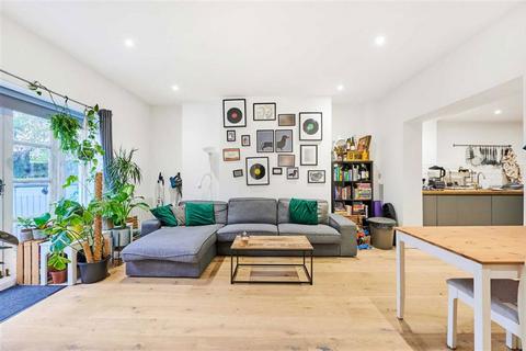 2 bedroom flat to rent, Lewisham Way, London SE4