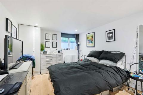 2 bedroom flat to rent, Lewisham Way, London SE4