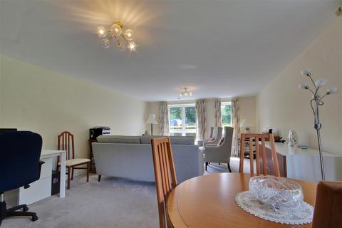 2 bedroom flat for sale, St Andrews Court, Molescroft, Beverley