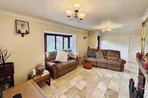 4 bedroom bungalow for sale, Underwood Close, Callow Hill, Redditch B97