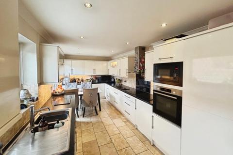 4 bedroom bungalow for sale, Underwood Close, Callow Hill, Redditch B97
