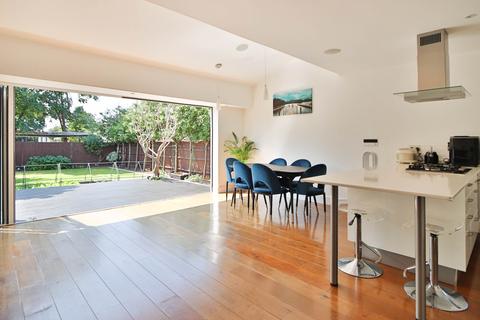 4 bedroom semi-detached house for sale, Elm Walk, London