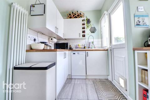 3 bedroom terraced house to rent, Gresham Road, LONDON