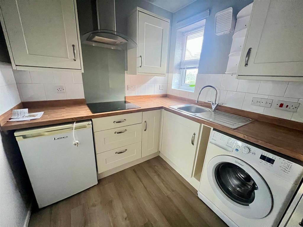 Kitchen 2.jpg
