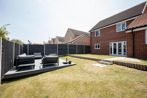 43 Athelstan Crescent, Rochford, SS4 1GY