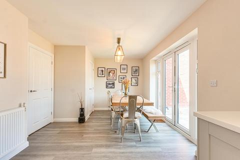 43 Athelstan Crescent, Rochford, SS4 1GY